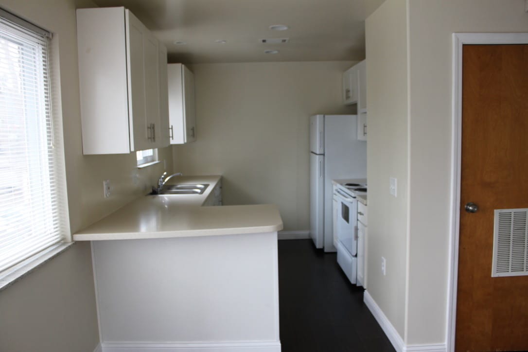 Kitchen - 2103 Iuka Ave