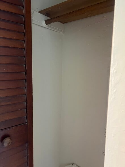 Building Photo - 525 NE 150th St