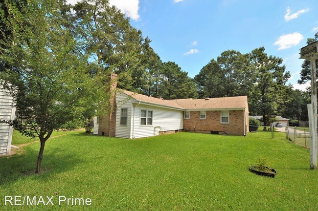 Building Photo - 3 br, 1.5 bath House - 4010 Queenswood Drive