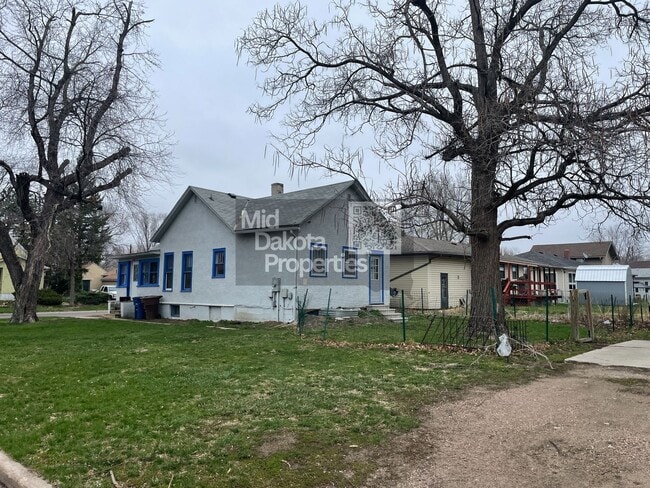 Building Photo - 723 W 5th- 2 bedroom House