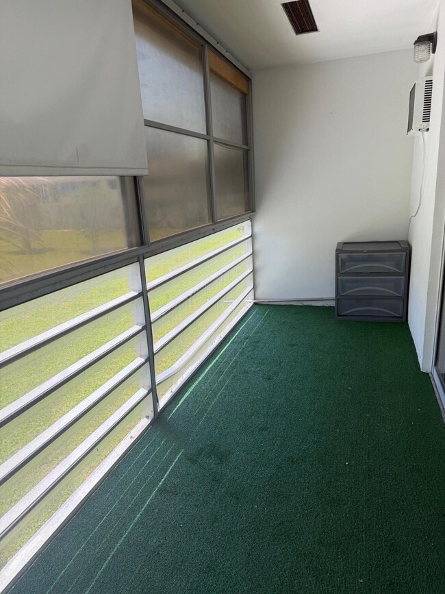 Building Photo - 180 Windsor E