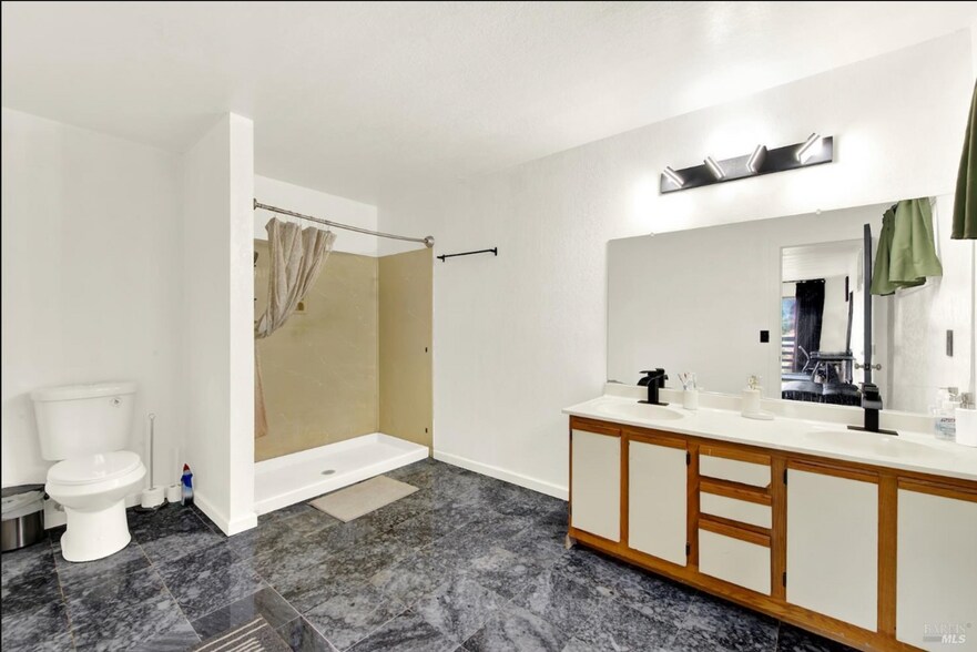 Building Photo - 143 Creekview Dr