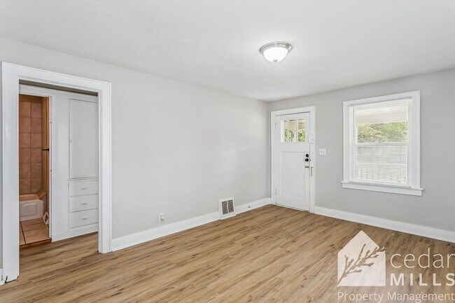Building Photo - Great SE 3 bedroom home with many updates
