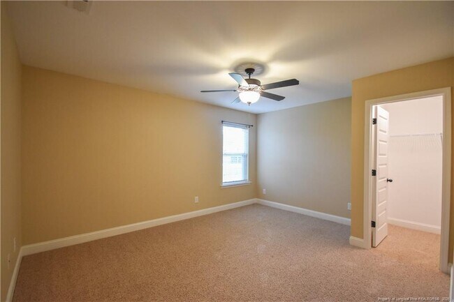 Building Photo - 124 Summer Creek Ln