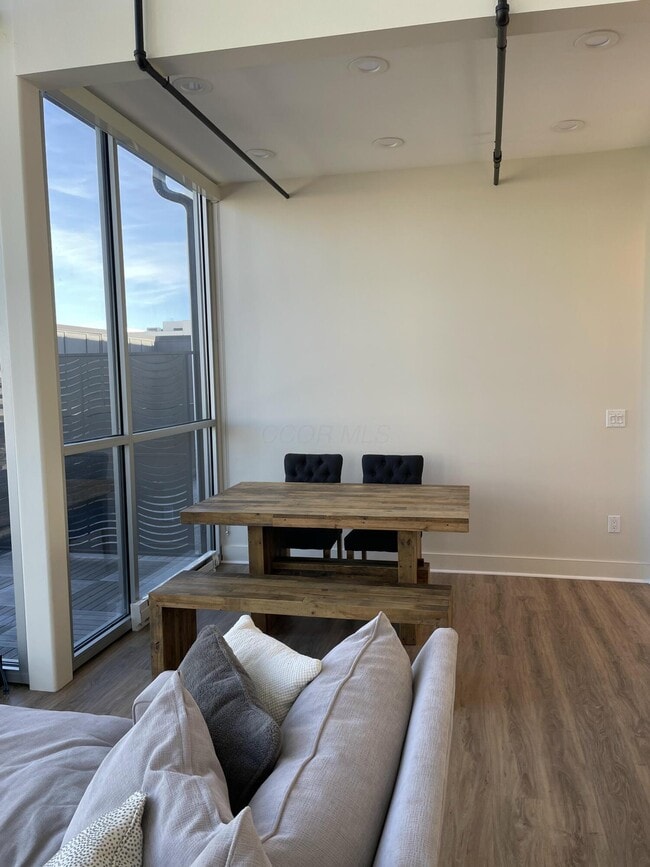 Building Photo - 199 S 5th St