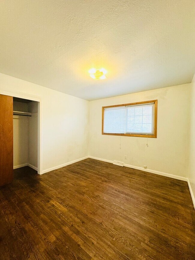 Building Photo - Large 3 Bed, 3 Bath House In Greeley - 4 bonus rooms in basement!