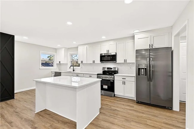 Building Photo - 4 Bed, 3 Bath in Decatur!