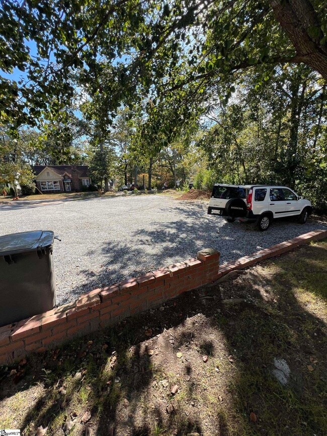 Building Photo - 530 Peronneau St