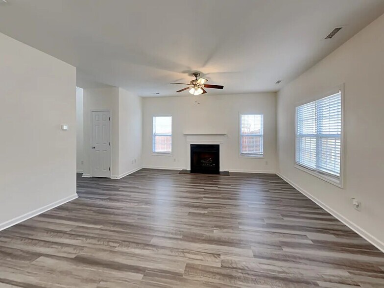 Building Photo - 3239 Polite Ln