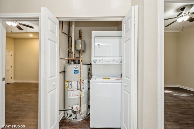 Building Photo - 5026 W Madison St