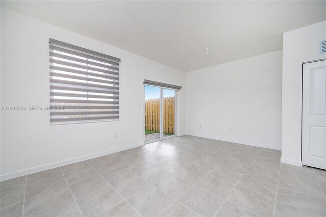 Building Photo - 2747 SE 26th Rd