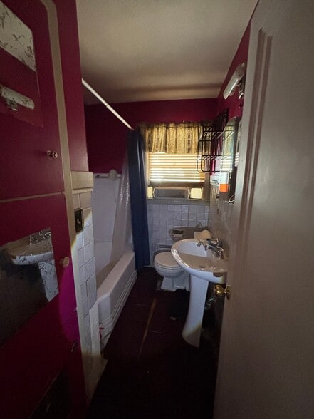 Building Photo - 2211 W Butler St