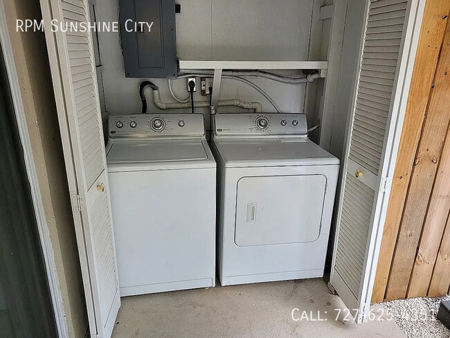 Building Photo - 1628 Pine St