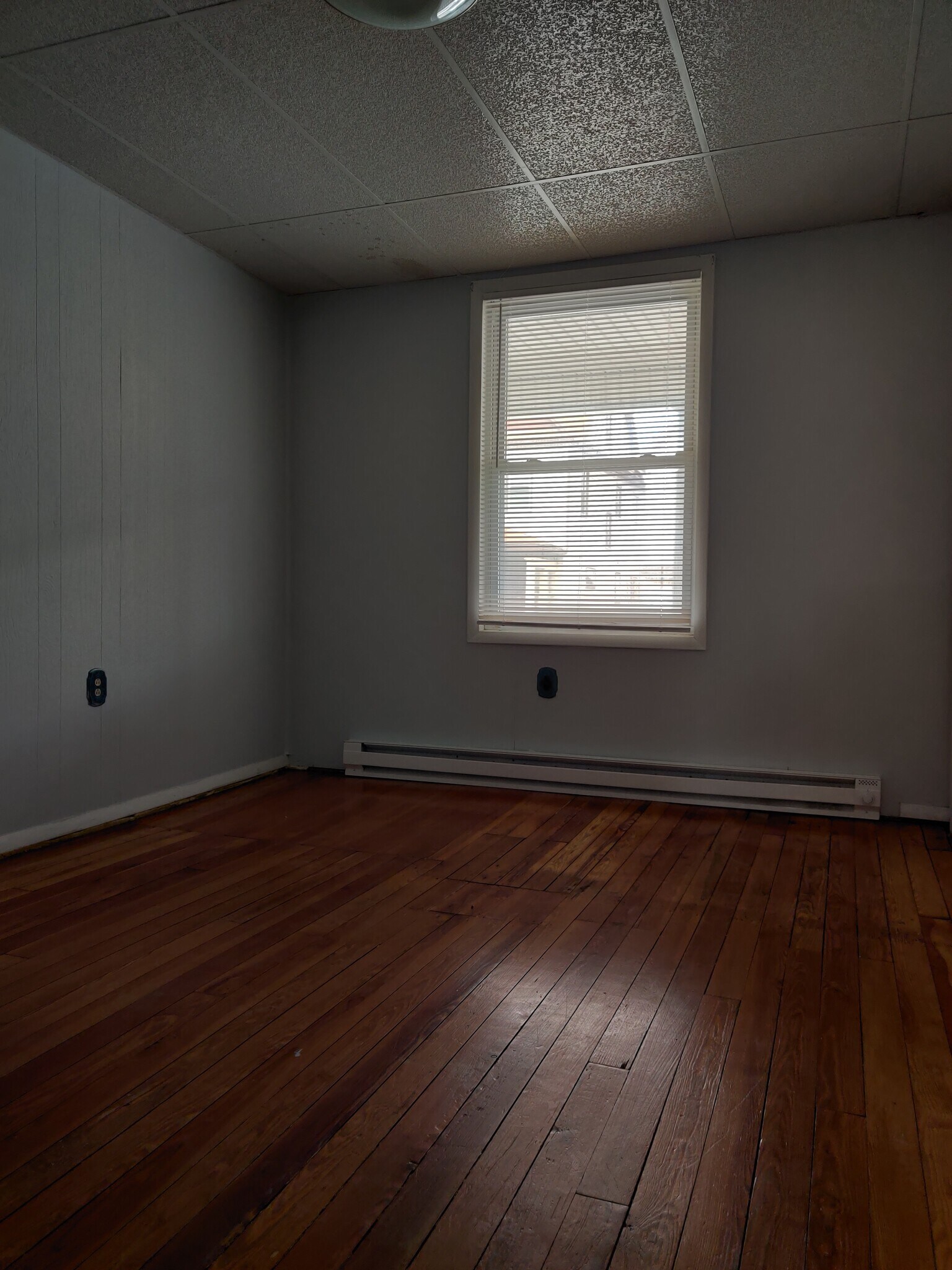 Building Photo - 915 W Elm St