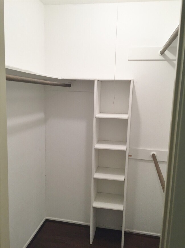 Building Photo - 22815 Merrymount Dr