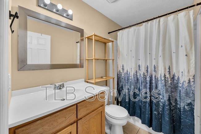 Building Photo - 211 Fall Creek Dr