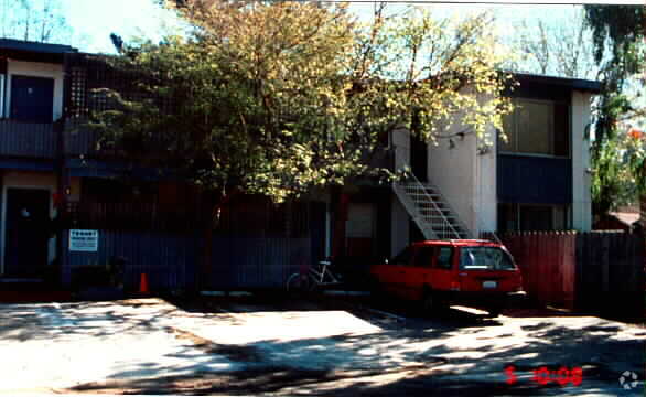 Primary Photo - 301 Laurel Way