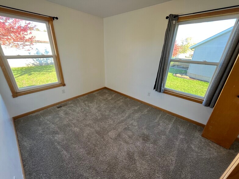 Building Photo - 1195 Cranberry Ct