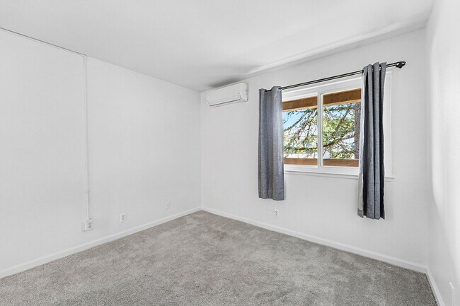 Building Photo - 1453 Neotomas Ave
