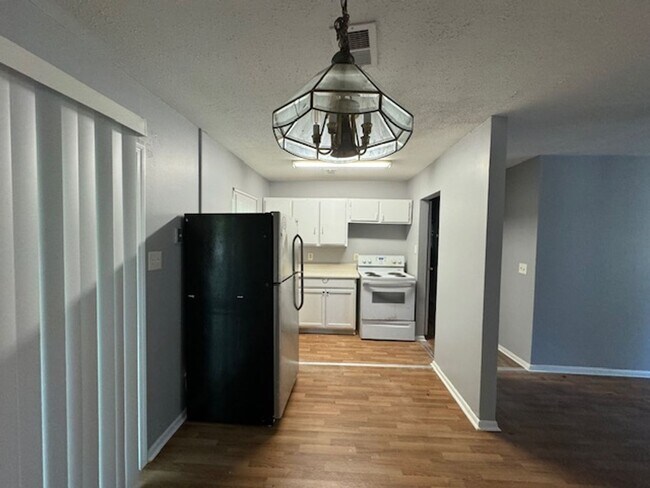 Building Photo - 650 American Blvd