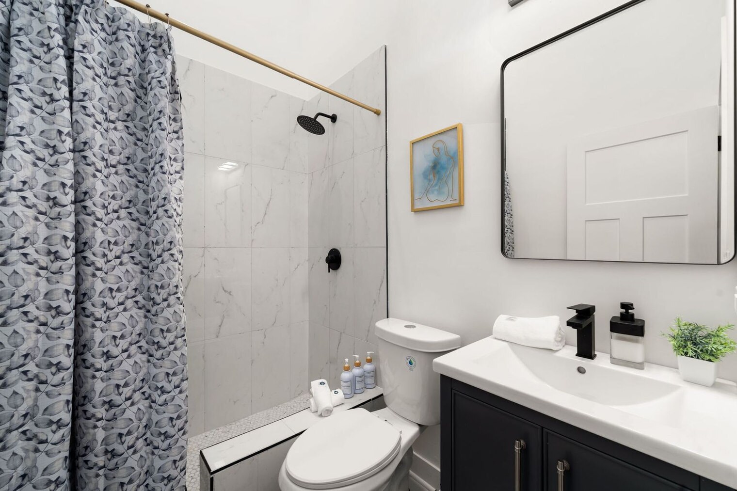 Building Photo - 1941 W Augusta Blvd