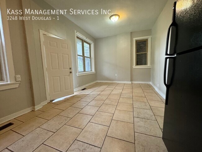 Building Photo - Douglas Boulevard,  Spacious 4 bed 2 bath,...