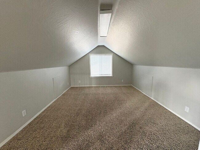 Building Photo - Beautiful 4-Bedroom Meridian Home with 4-Car Garage & Prime Location