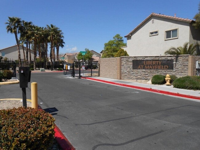 Building Photo - Cute House in the North in Gated Community
