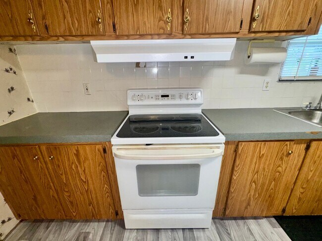 Building Photo - 641 Bayou Dr