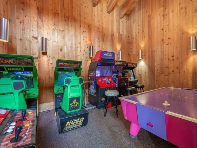 Building Photo - SKI LEASE:  Updated Townhome in Wooded, Central North Lake Location!