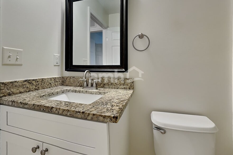 Building Photo - 77088 Cobblestone Dr