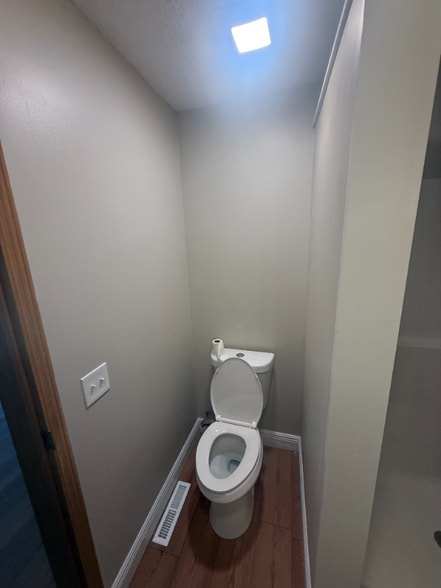 Building Photo - 1561 Maryan Ave