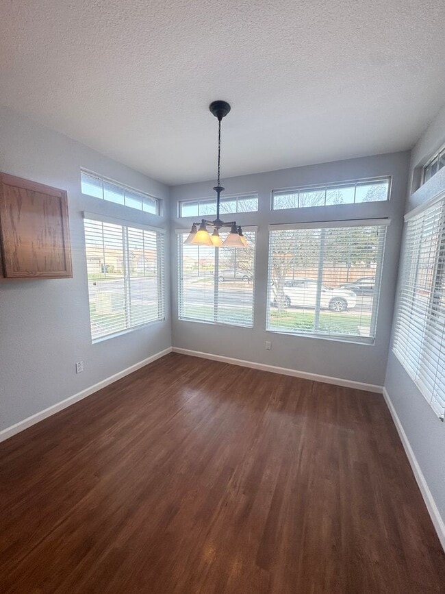 Building Photo - THREE BEDROOM TWO BATH SINGLE STORY HOME SEE VIDEO