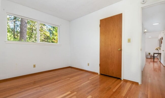 Building Photo - 3 Bedroom 1 Bathroom House Tucked in the T...
