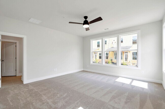 Building Photo - Luxury Westshore Townhome