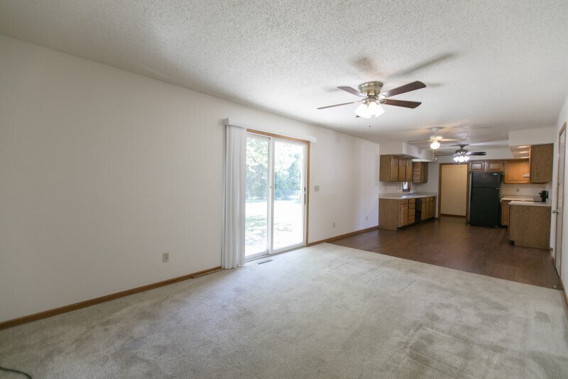 Building Photo - 1102 S Garden Ct
