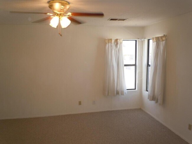 Building Photo - 2059 Columbia Ct NE