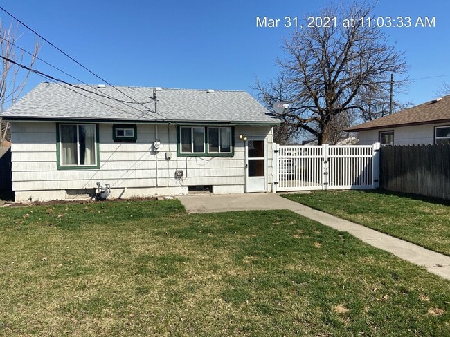 Building Photo - Northtown Area Home