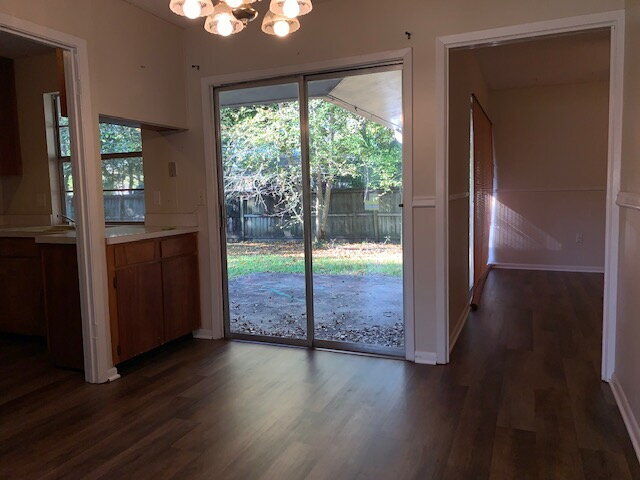 Building Photo - "Charming 3-Bedroom home with 2 Full Baths...