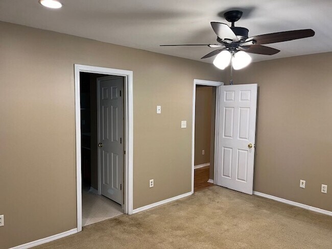 Building Photo - Nice Benton 3 bedroom 2 bathroom house.