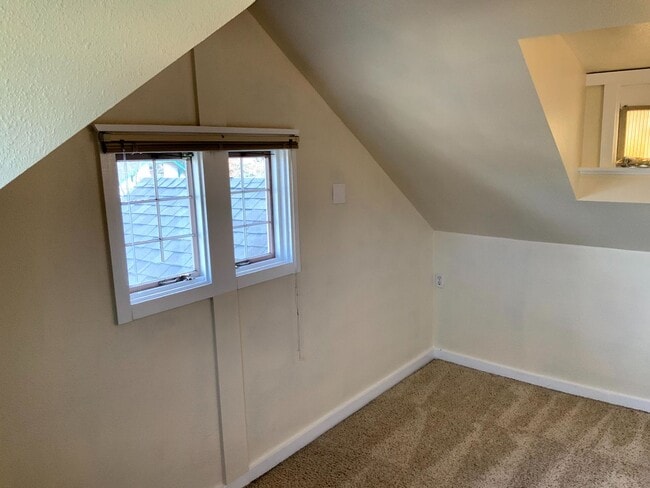 Building Photo - 1 Bedroom Unit in Whiteaker