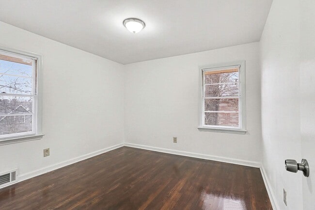 Building Photo - $1,495/month | 3 Bed | 2 Bath | Single-Level Ranch