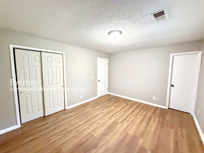Building Photo - 1004 Cherry Brook Cir