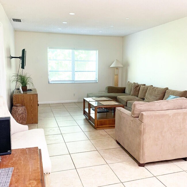 Building Photo - 308 Southwind Ct