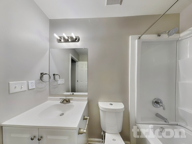 Building Photo - 4900 Valley Trail Ct