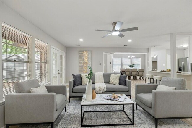 Building Photo - Remodeled 3-Bed Home with Office & Deck in...