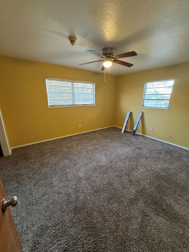 Building Photo - 2218 E 11th St