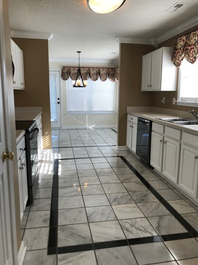 Building Photo - 113 Pennine Dr