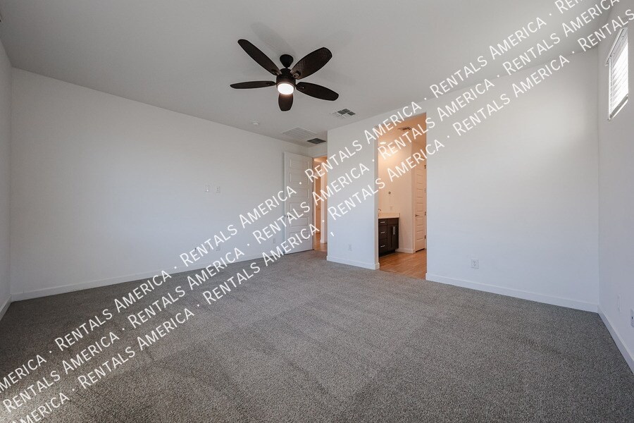 Building Photo - 2256 E Ridgewood Ln