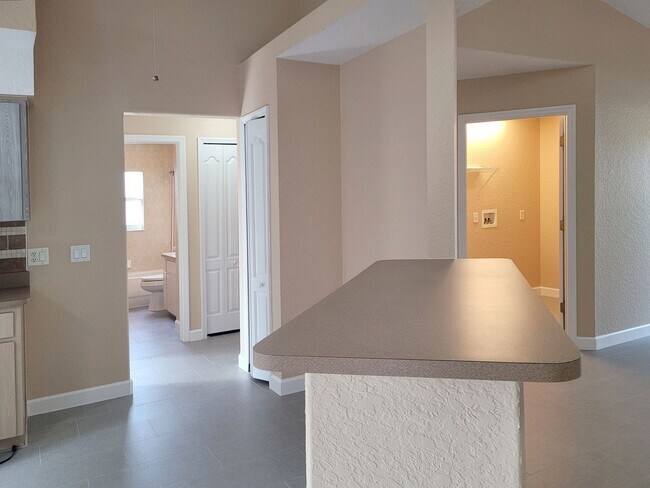 Building Photo - 3/2/2 Rental Home located centrally in Spr...